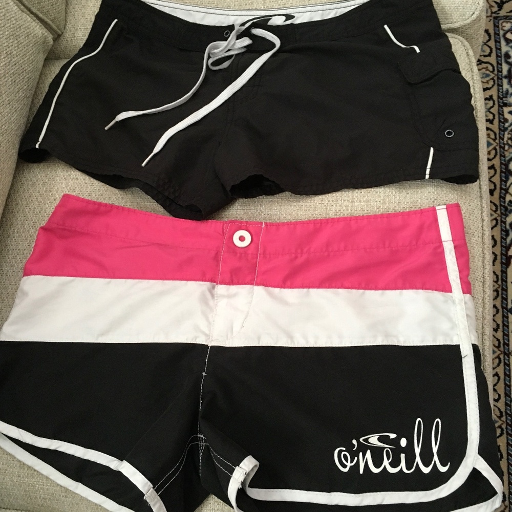 2 O’Neill short shorts